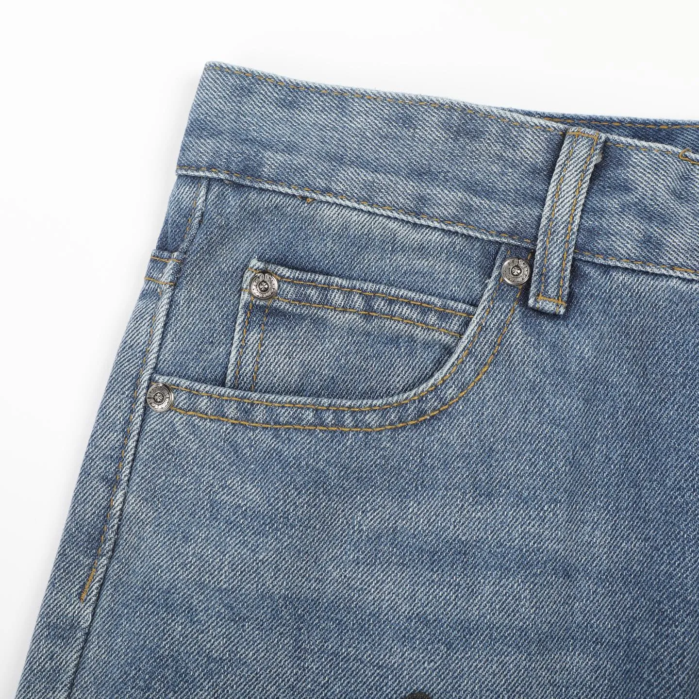 P230 Chrome Hearts CH/Chrome Hearts Classic Blue Pants Black Cross Patched Leather Jeans. Original purchased and patterned. Really restores the ultimate texture of Vintage. Special Italian cowhide print and then cut. Customized sheepskin three-layer thick line leather. The whole body is spliced in heavy water washing process. Craftsmen hand-splashed ink. You can see the details. Three-dimensional cutting version. Loose and comfortable. Not picky on the figure. Makes taller and slimmer. Factory Seiko. Original quality control. Same style for men and women. Can be matched with couples. Versatile recommendation. Essential jeans for all seasons Color: blue Size: 28-36 (S-XXL)